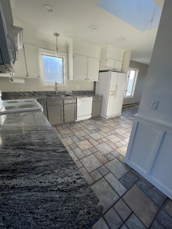 1901 Grant St - Photo 3 of 18