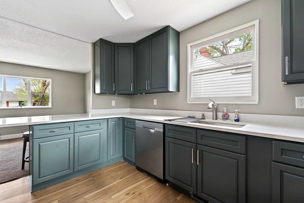 1040 S Central Ave - Photo 3 of 14