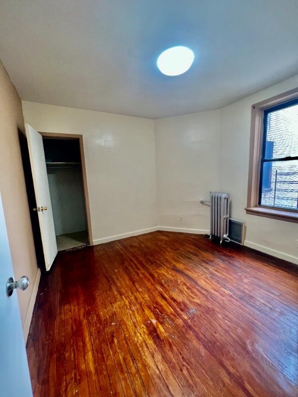 358 Bergen Ave - Photo 4 of 6