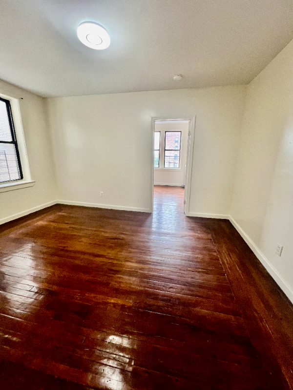 358 Bergen Ave - Photo 5 of 6