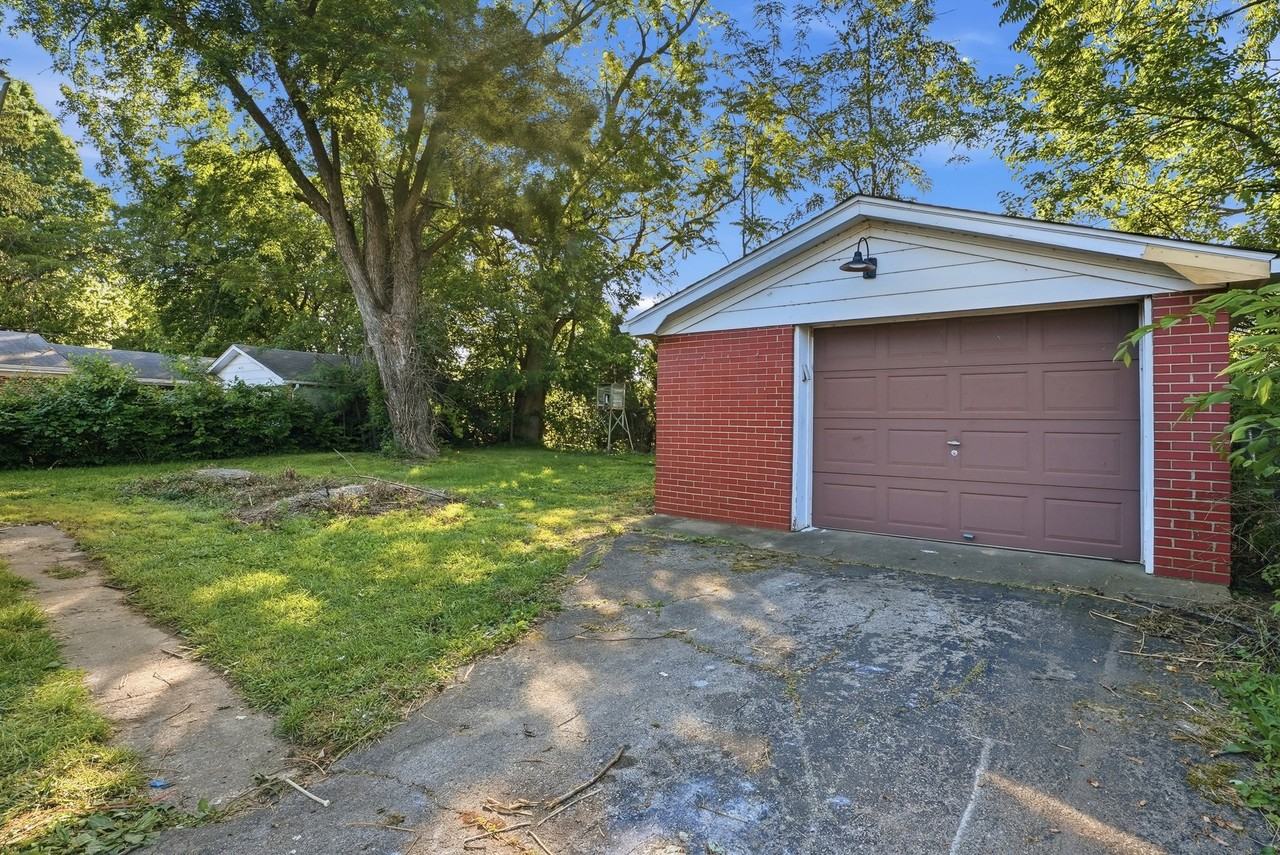 2132 Belmont Rd - Photo 4 of 18