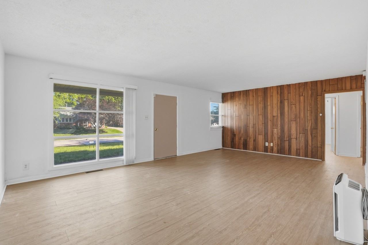 2132 Belmont Rd - Photo 6 of 18
