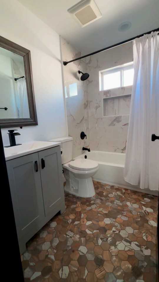 2425 N Bush St #2 - Photo 5 of 17