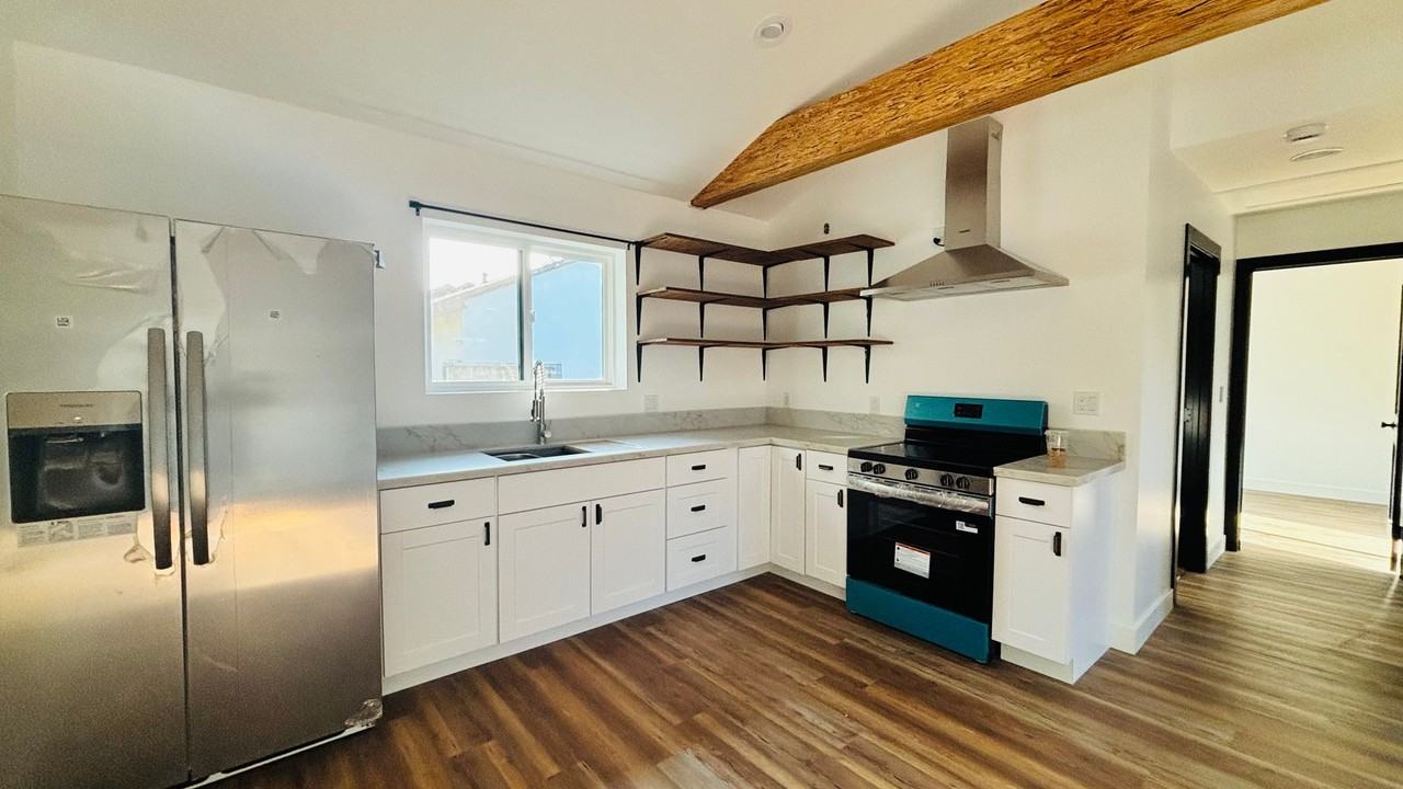 2425 N Bush St #2 - Photo 7 of 17
