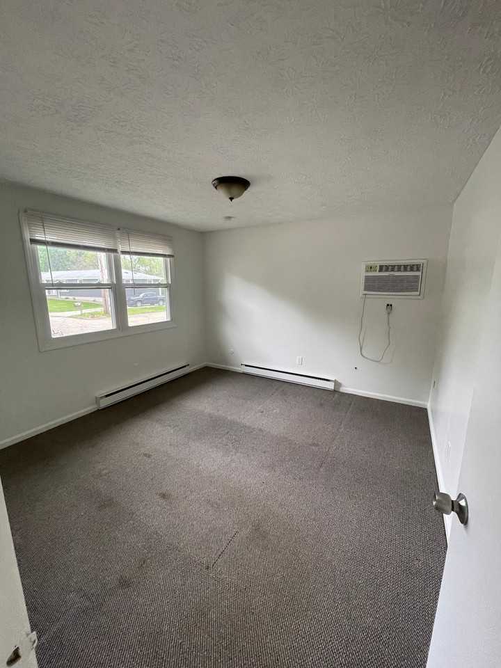 1239 Zwick Ave - Photo 2 of 5