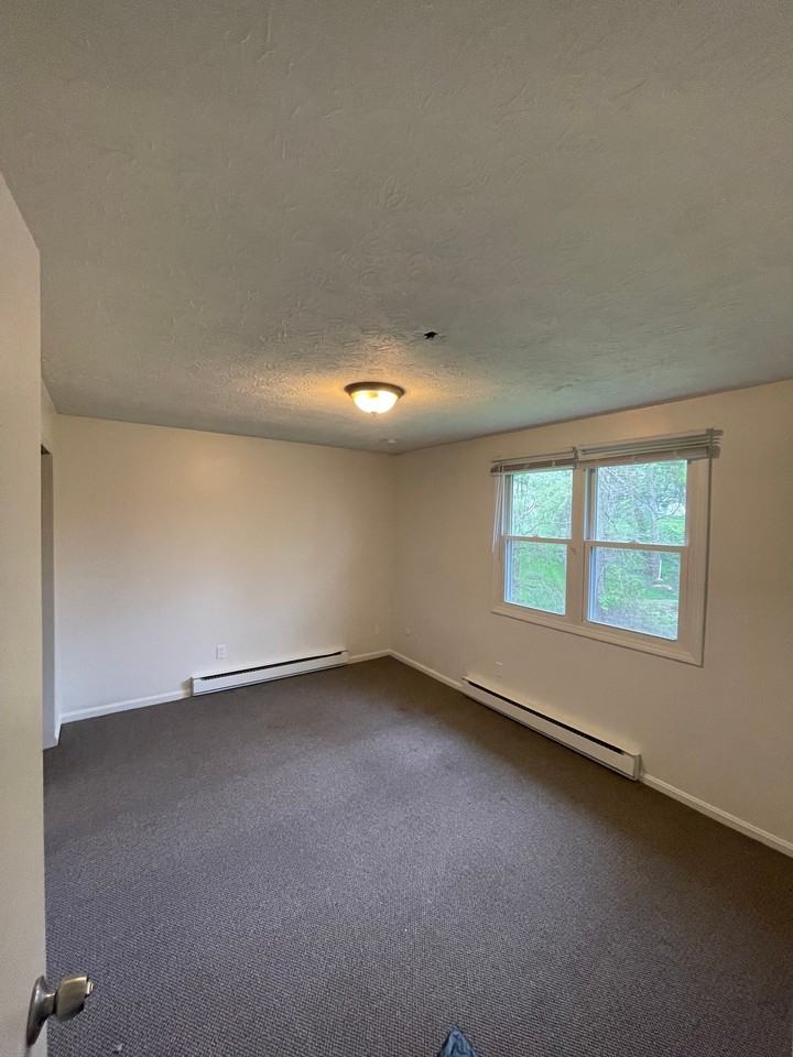 1239 Zwick Ave - Photo 3 of 5