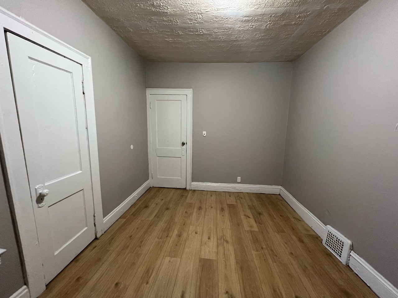 3362 E 145th St #2 - Photo 7 of 13