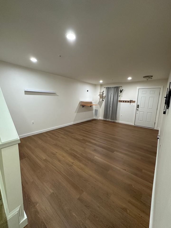 135 Intrepid Ln - Photo 5 of 17