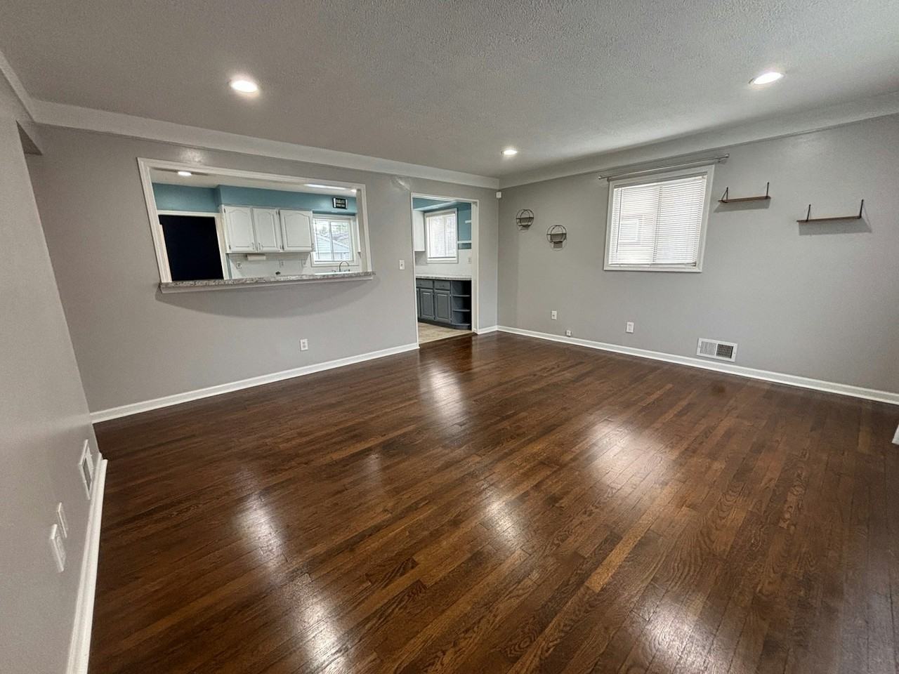 21756 Weller Avenue - Photo 3 of 14