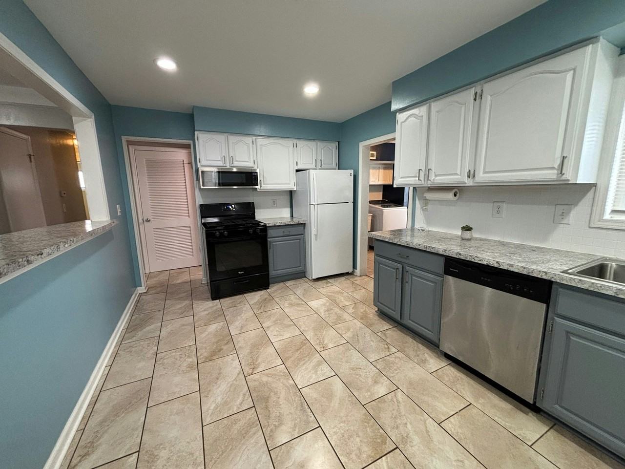 21756 Weller Avenue - Photo 5 of 14