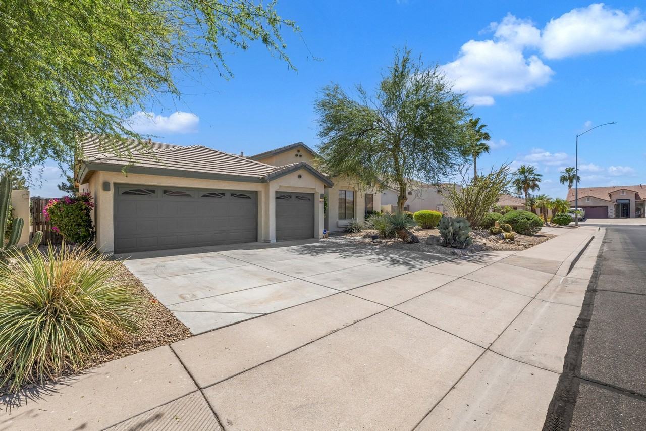 9639 E Lobo Ave - Photo 2 of 36