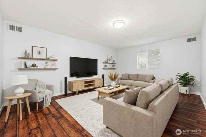 19234 121st Pl Se - Photo 3 of 15