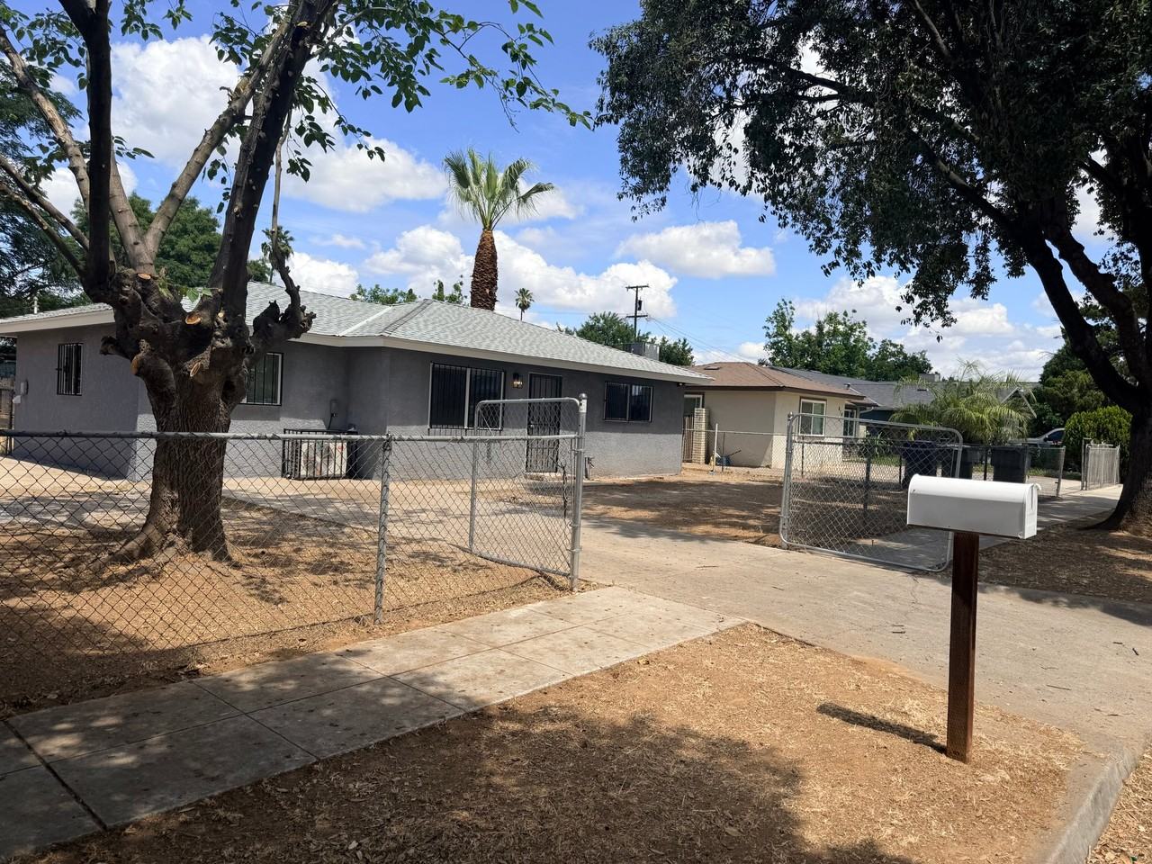 824 W Valencia Ave - Photo 2 of 23