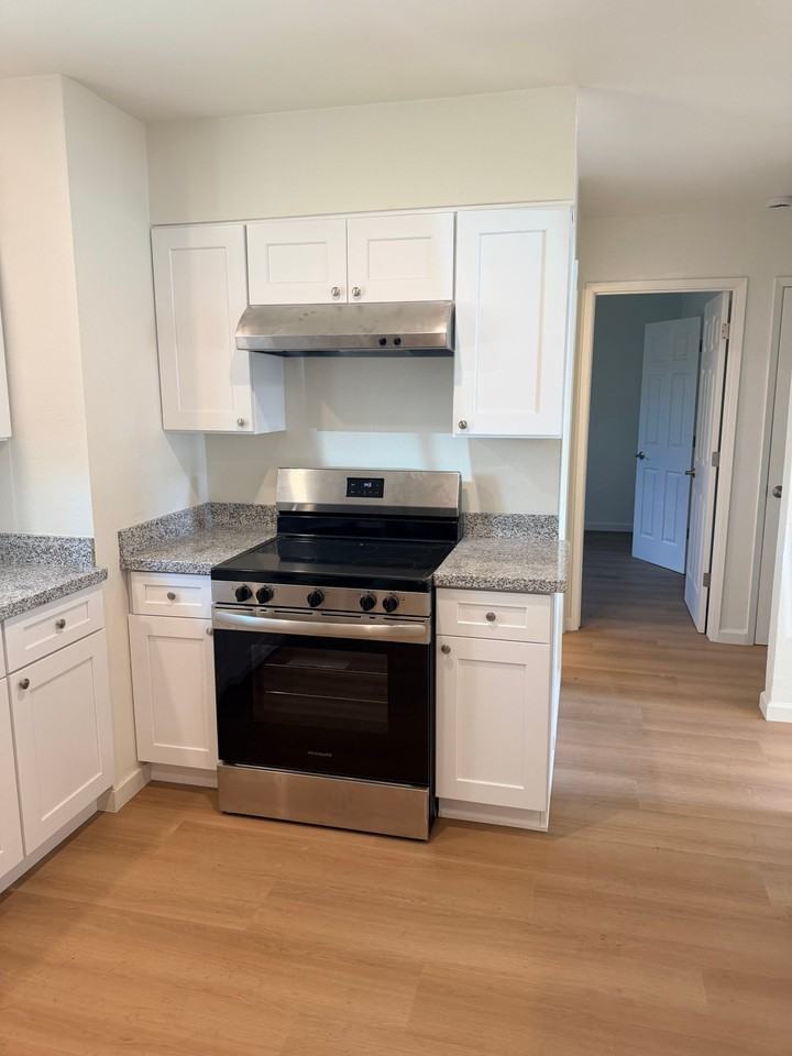 824 W Valencia Ave - Photo 7 of 23