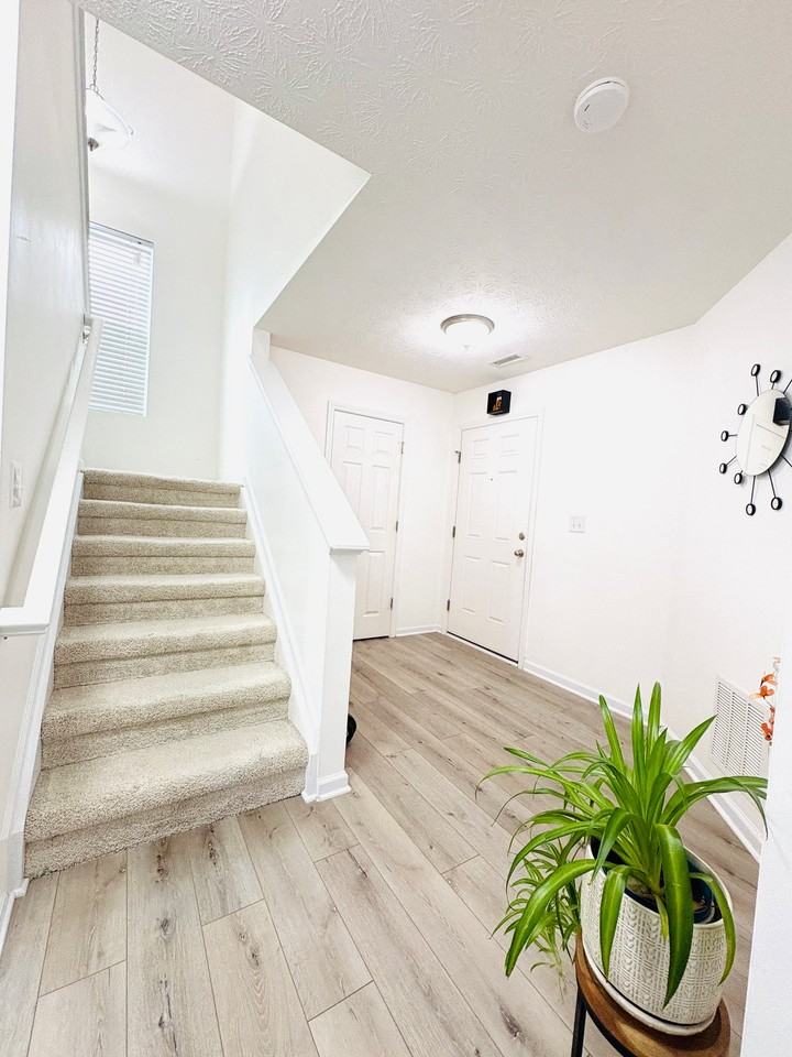 2467 Middle View Dr - Photo 6 of 16