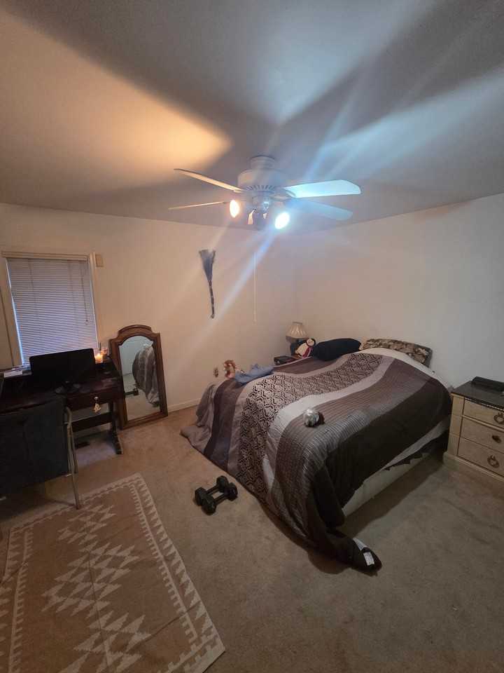 21025 Woodfield Rd - Photo 3 of 7
