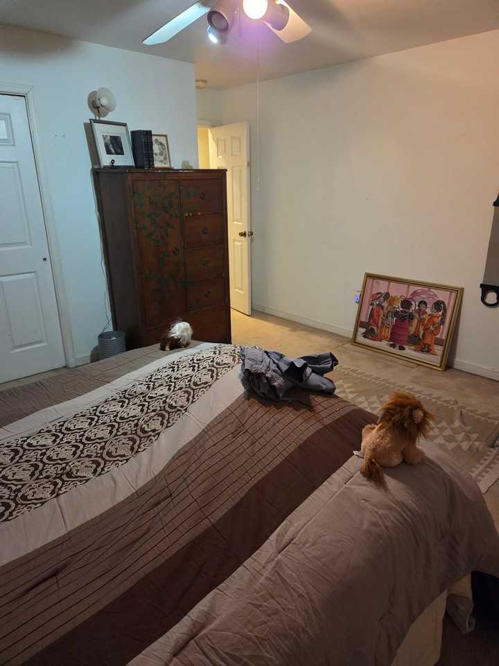 21025 Woodfield Rd - Photo 5 of 7