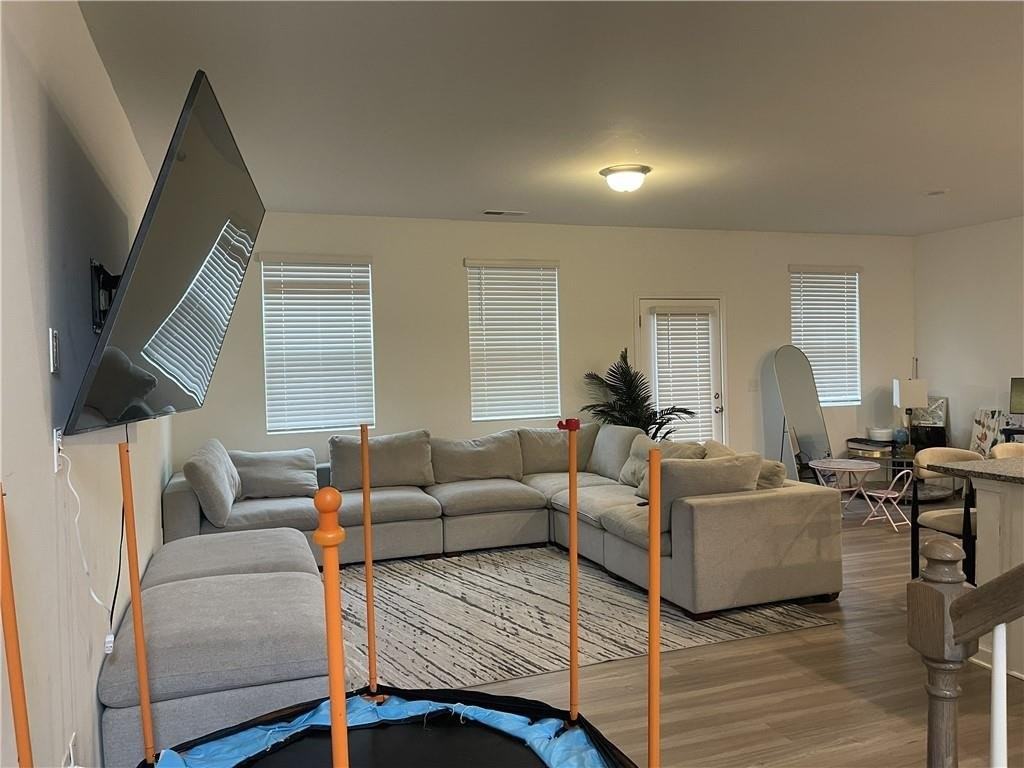 5765 Thornton Dr - Photo 2 of 6