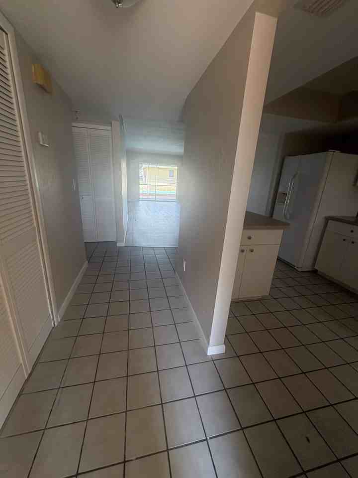 706 Se 13th Ct #D - Photo 2 of 9