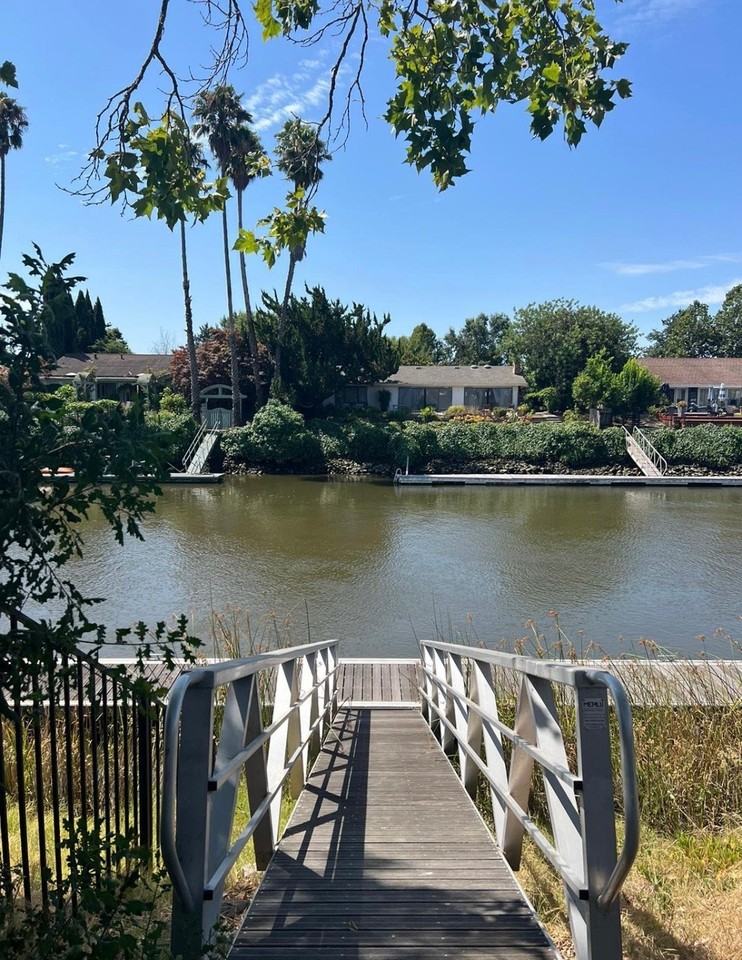 1144 Marina Dr - Photo 3 of 7