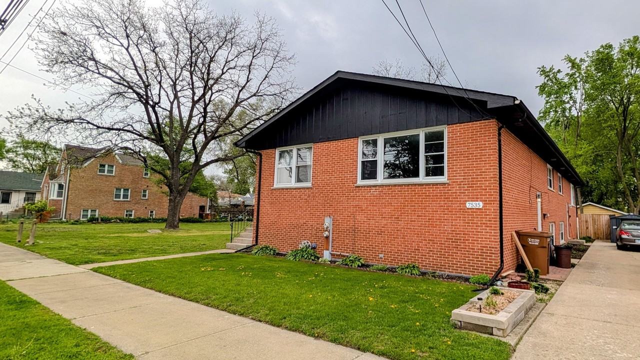 7535 W Hanover St #1 - Photo 2 of 11