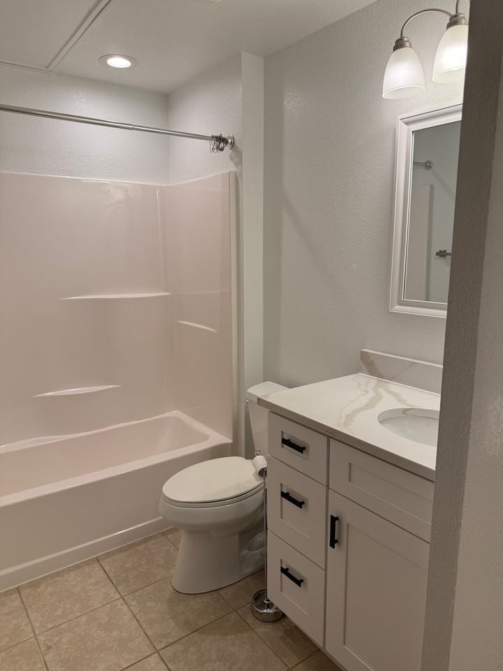 403 W Main St #B - Photo 3 of 6