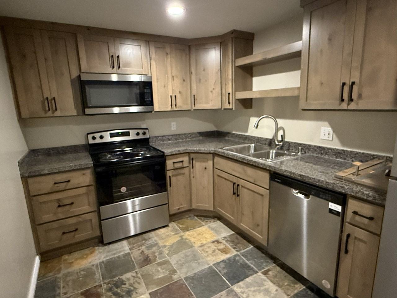 275 N St #B - Photo 4 of 15