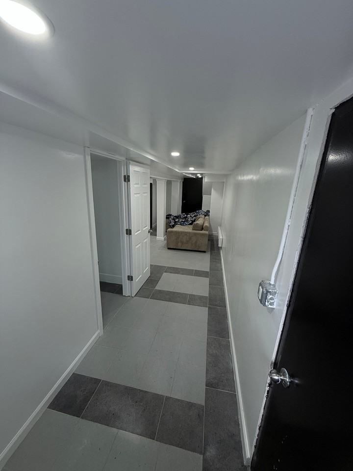150 S 6th Ave #BS - Photo 5 of 12