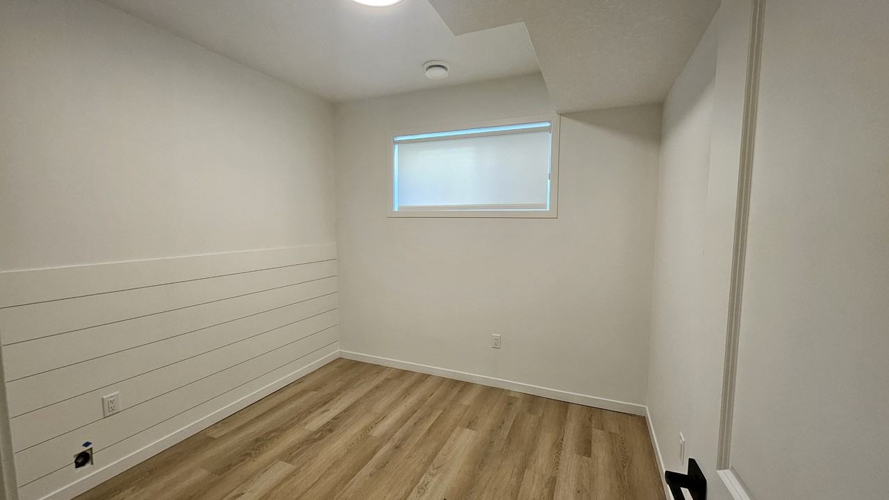 11837 40 St Nw Bsmt #11837BS - Photo 7 of 12
