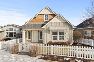 featured image of 2211 Oakland Ln #1