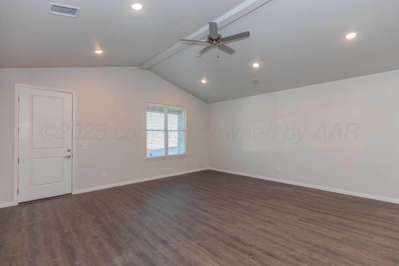 7518 Beck Dr - Photo 4 of 29