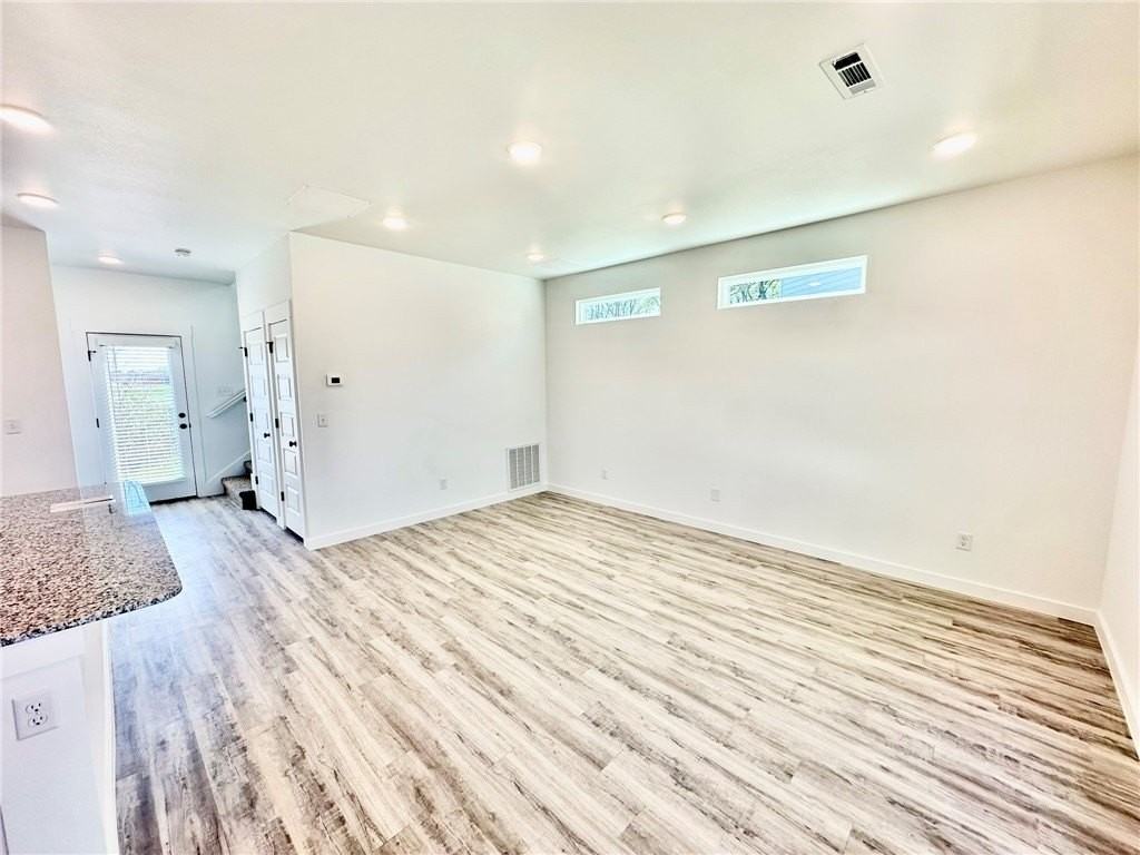 930 Maryland Ave - Photo 3 of 21