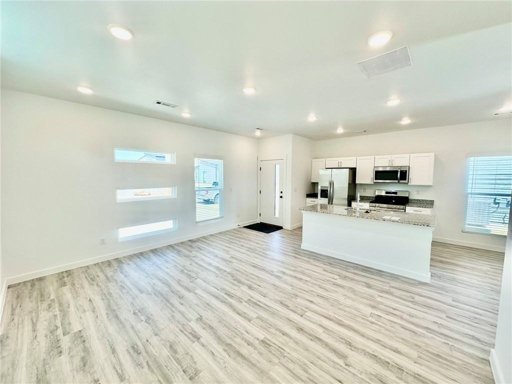930 Maryland Ave - Photo 4 of 21