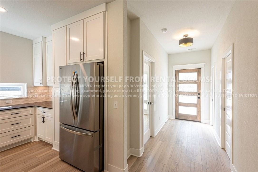 956 W Boone St - Photo 4 of 23