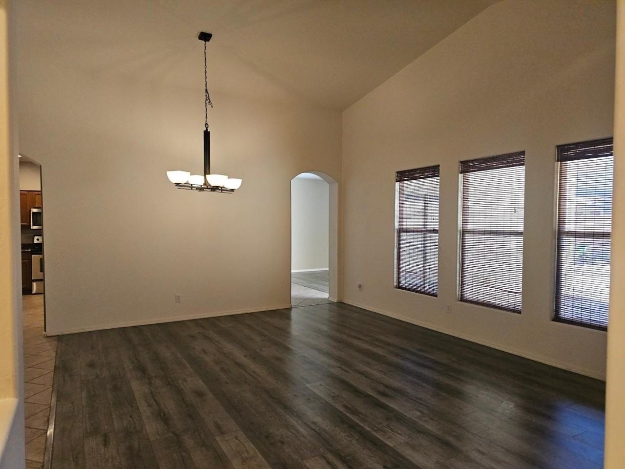 18515 W Caribbean Ln - Photo 4 of 29