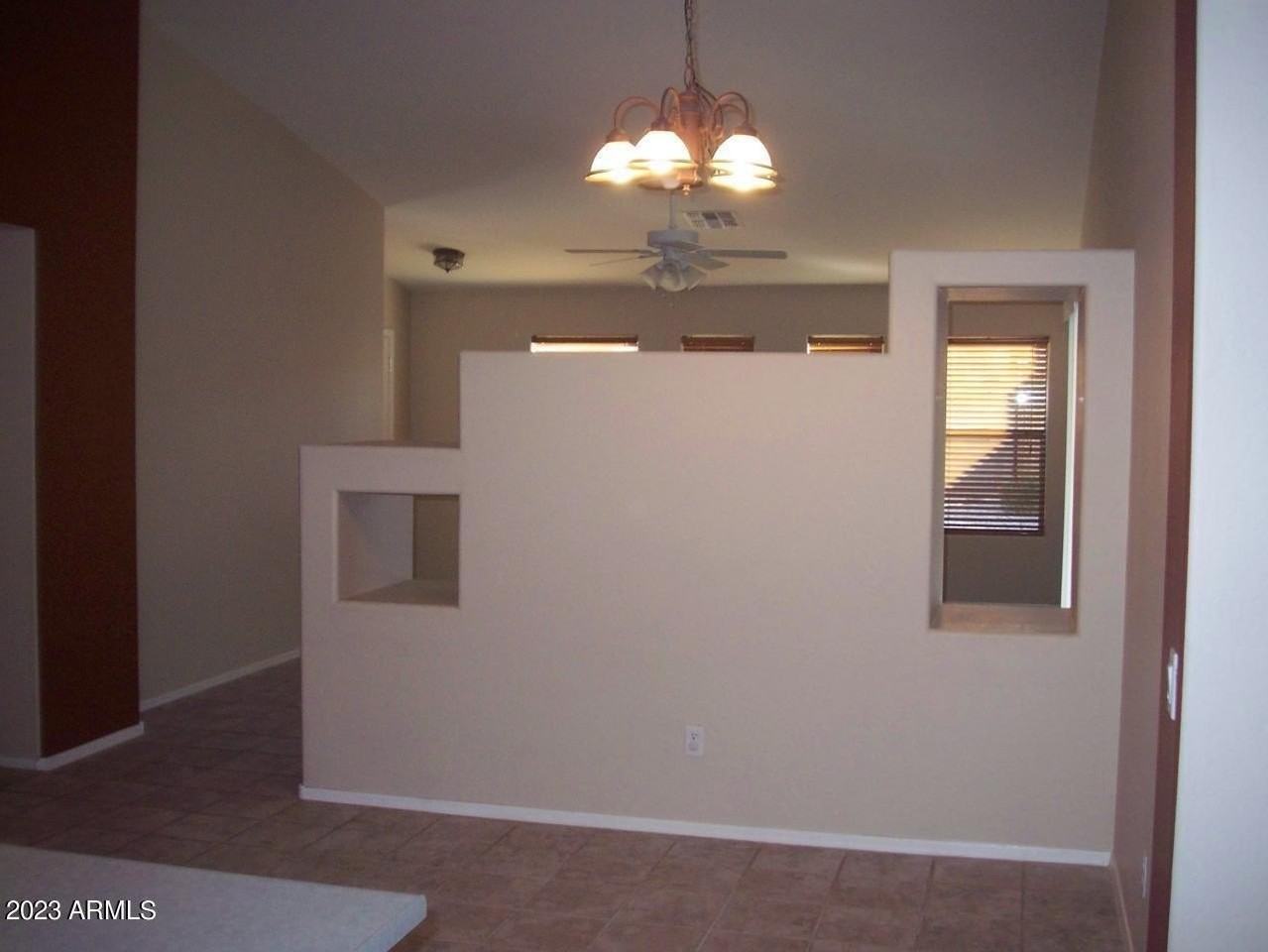 10945 W Loma Ln - Photo 3 of 18