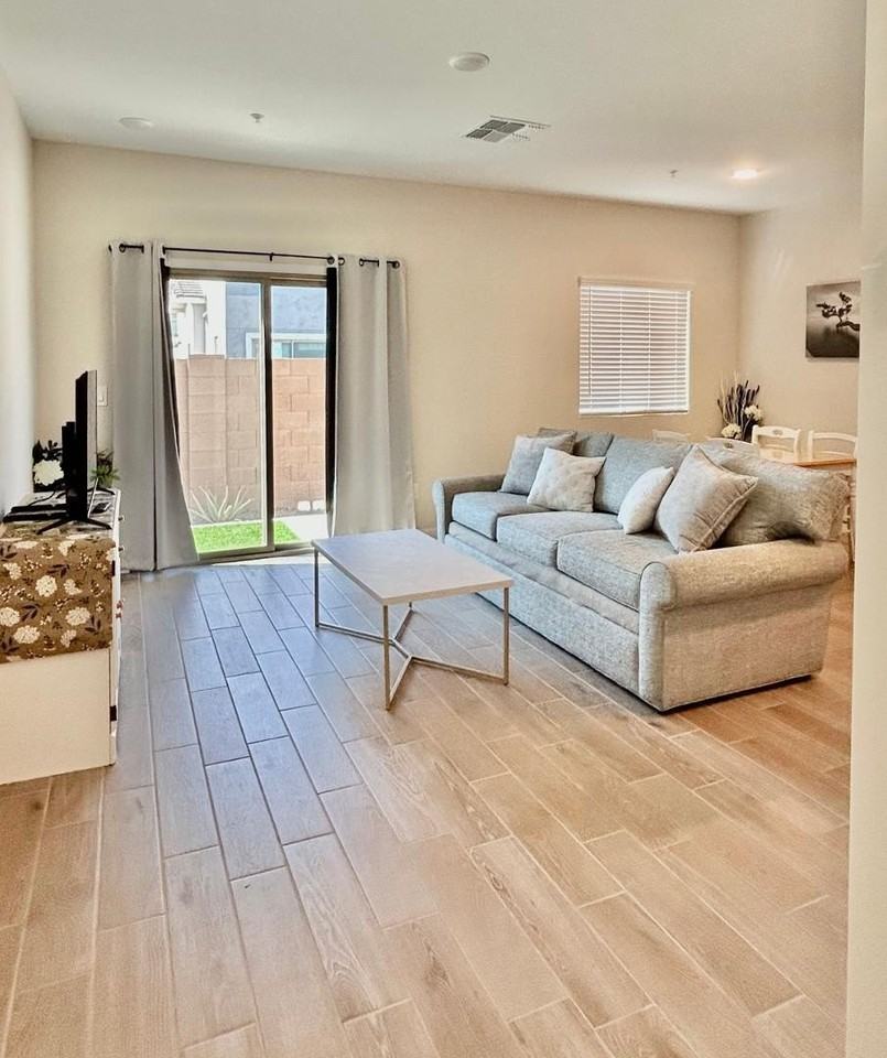 7508 S 75th Dr - Photo 4 of 30