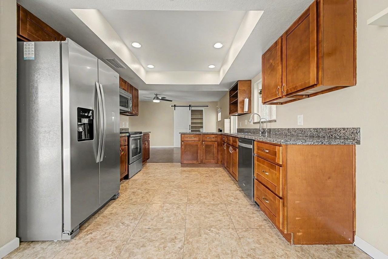 1056 W Pecos Ave - Photo 3 of 38