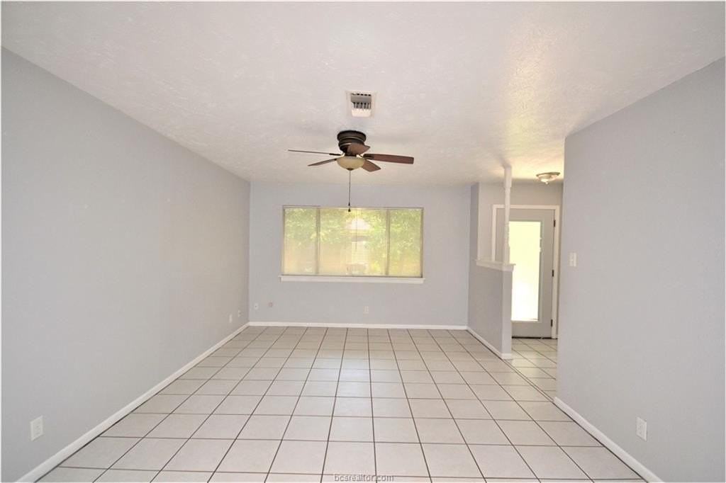 1713 Lawyer St #B - Photo 2 of 12