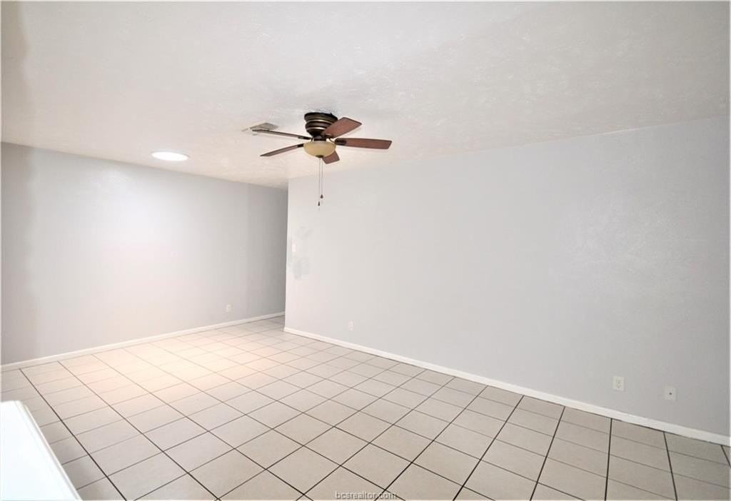 1713 Lawyer St #B - Photo 4 of 12