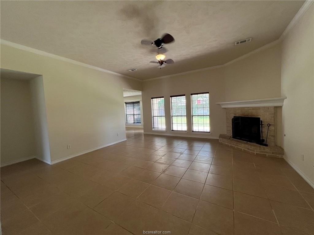 1206 Mullins Ct - Photo 4 of 19