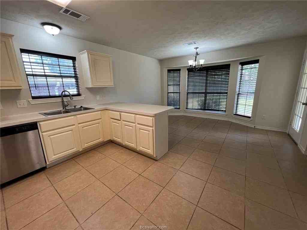 1206 Mullins Ct - Photo 6 of 19