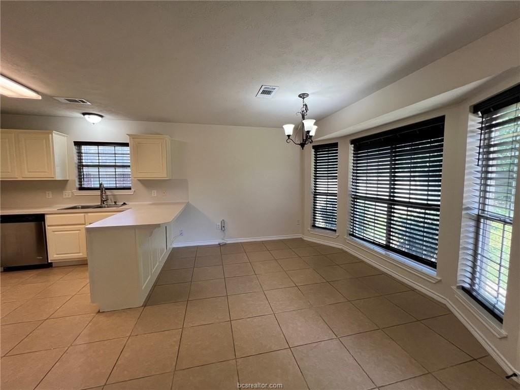 1206 Mullins Ct - Photo 7 of 19