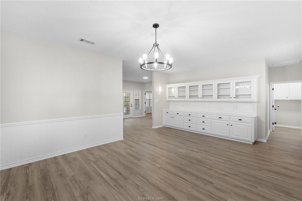 1301 Essex Grn - Photo 3 of 25