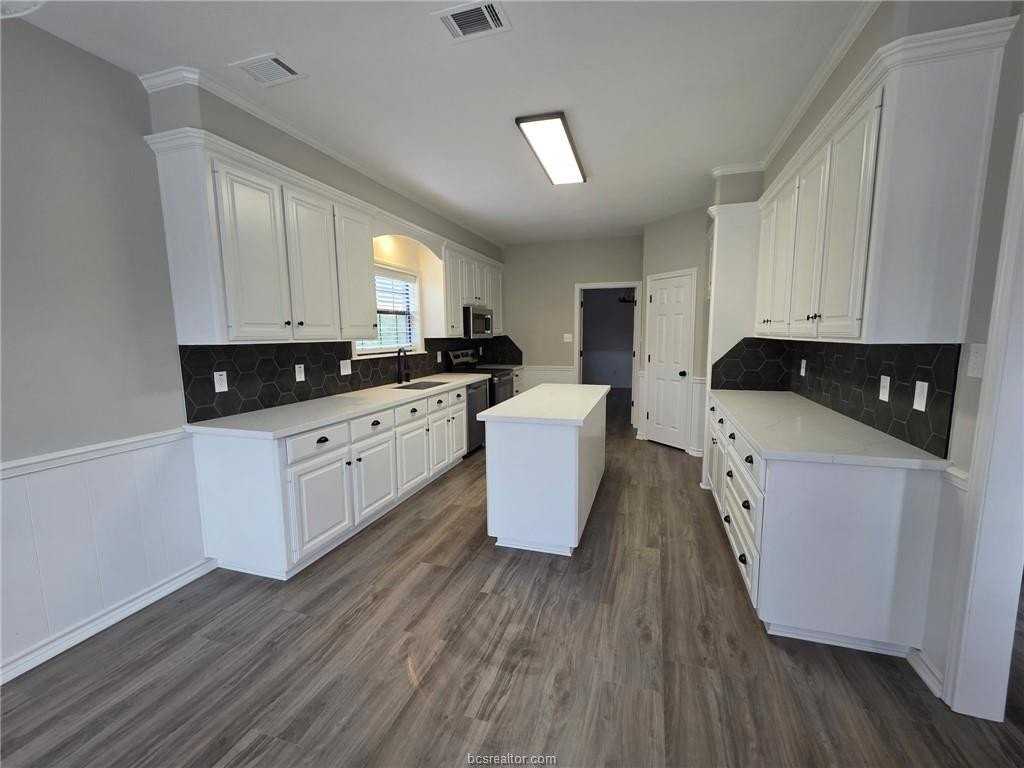 1301 Essex Grn - Photo 7 of 25
