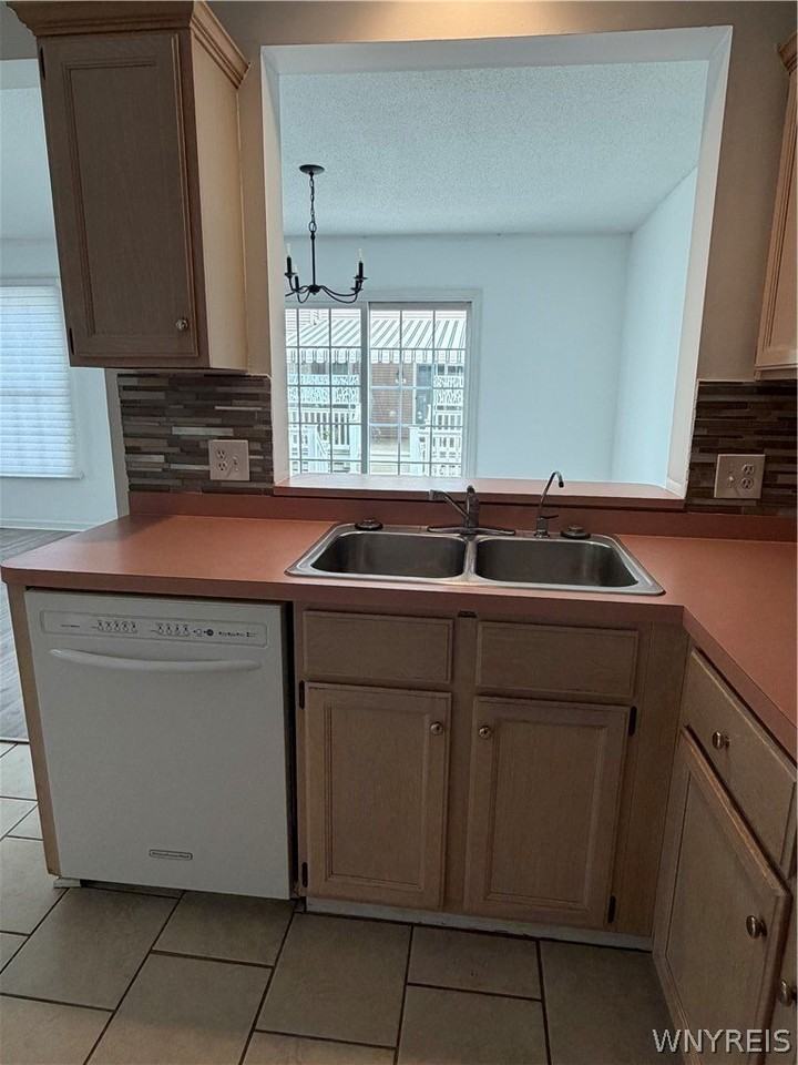 304 Forest Edge Dr - Photo 3 of 27