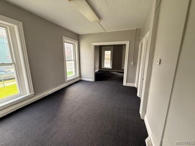 491 Emslie St - Photo 3 of 11