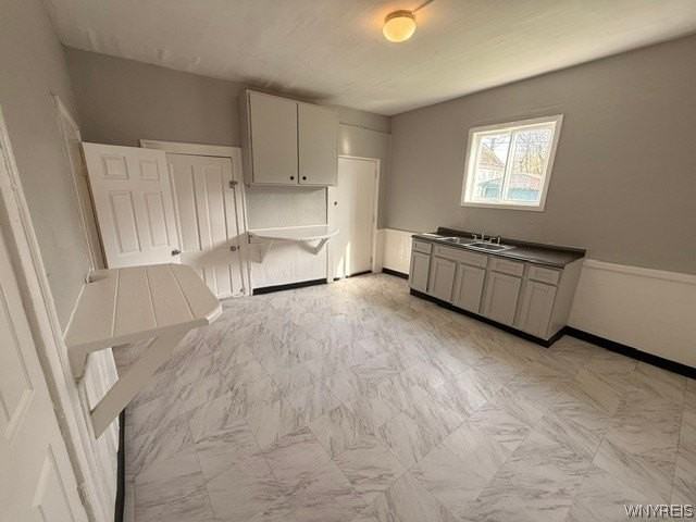 491 Emslie St - Photo 6 of 11