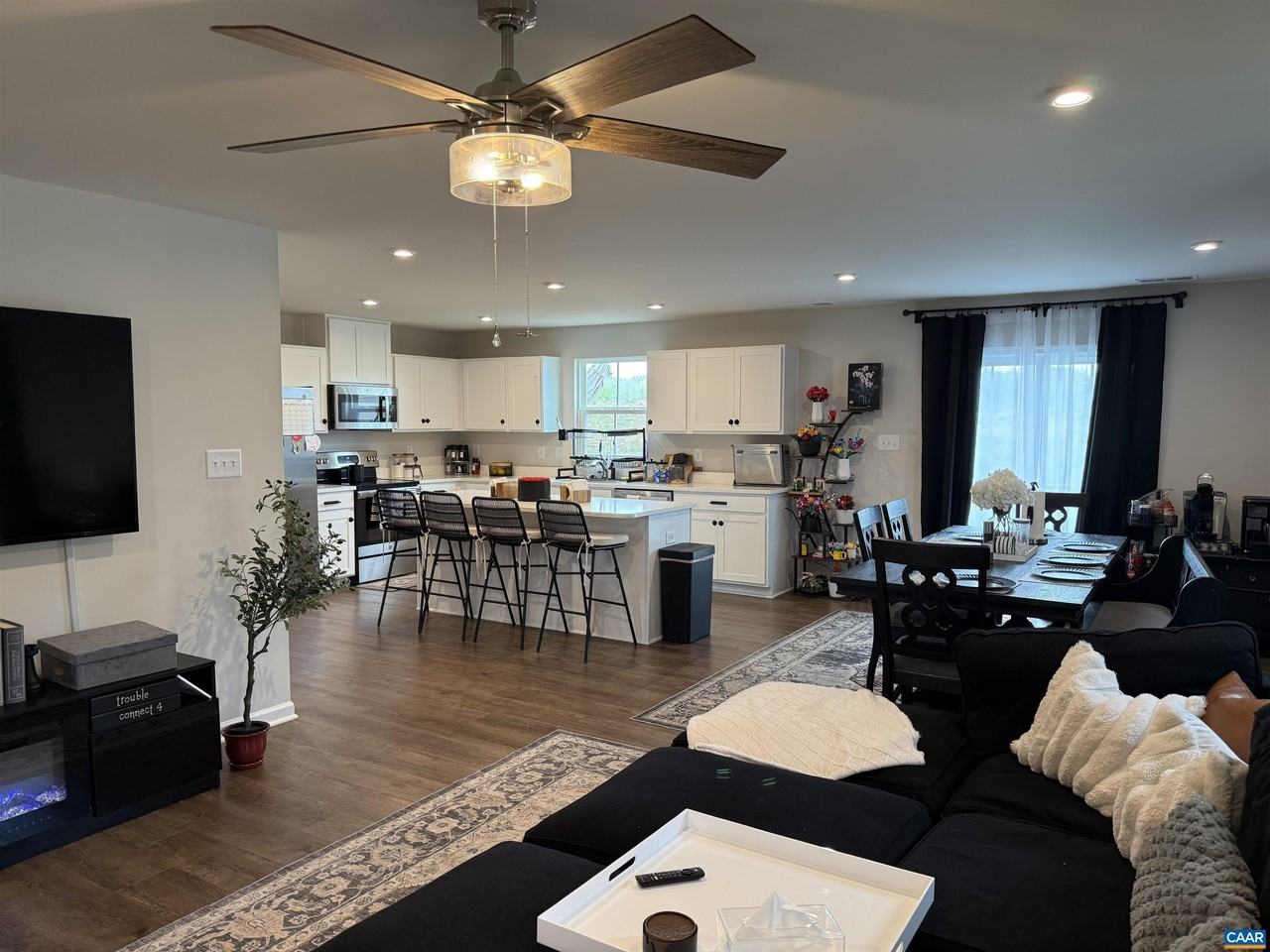 109 Walsh Ln - Photo 2 of 19