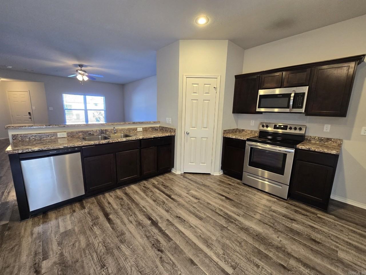 6104 Gordy Dr - Photo 3 of 12